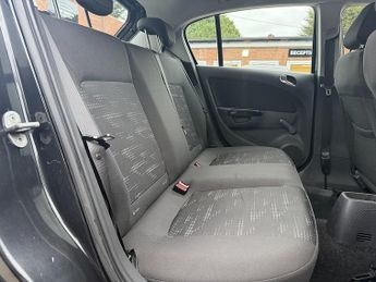 Vauxhall Corsa 1.2 16V Exclusiv Hatchback 5dr Petrol Easytronic Euro 5 (A/C) (8