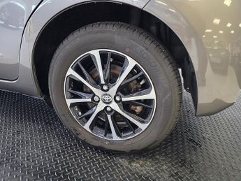 Toyota Yaris 1.5 VVT-h Icon Tech Hatchback 5dr Petrol Hybrid E-CVT Euro 6 (s/