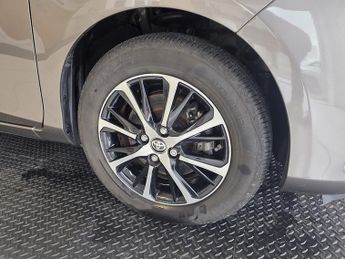 Toyota Yaris 1.5 VVT-h Icon Tech Hatchback 5dr Petrol Hybrid E-CVT Euro 6 (s/