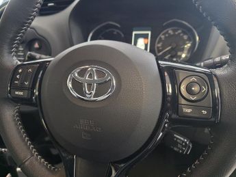 Toyota Yaris 1.5 VVT-h Icon Tech Hatchback 5dr Petrol Hybrid E-CVT Euro 6 (s/