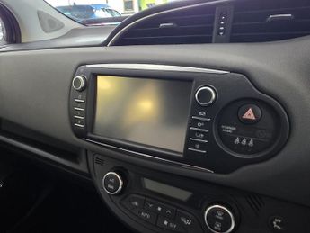 Toyota Yaris 1.5 VVT-h Icon Tech Hatchback 5dr Petrol Hybrid E-CVT Euro 6 (s/