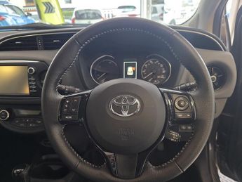 Toyota Yaris 1.5 VVT-h Icon Tech Hatchback 5dr Petrol Hybrid E-CVT Euro 6 (s/
