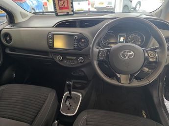 Toyota Yaris 1.5 VVT-h Icon Tech Hatchback 5dr Petrol Hybrid E-CVT Euro 6 (s/