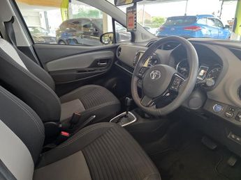 Toyota Yaris 1.5 VVT-h Icon Tech Hatchback 5dr Petrol Hybrid E-CVT Euro 6 (s/