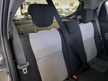 Toyota Yaris 1.5 VVT-h Icon Tech Hatchback 5dr Petrol Hybrid E-CVT Euro 6 (s/