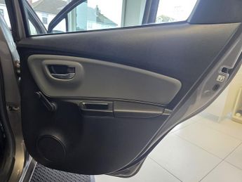 Toyota Yaris 1.5 VVT-h Icon Tech Hatchback 5dr Petrol Hybrid E-CVT Euro 6 (s/