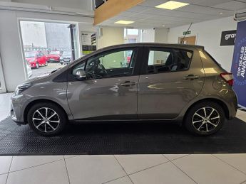 Toyota Yaris 1.5 VVT-h Icon Tech Hatchback 5dr Petrol Hybrid E-CVT Euro 6 (s/