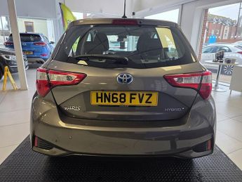 Toyota Yaris 1.5 VVT-h Icon Tech Hatchback 5dr Petrol Hybrid E-CVT Euro 6 (s/