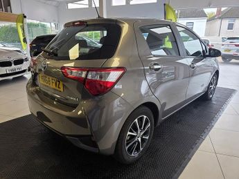 Toyota Yaris 1.5 VVT-h Icon Tech Hatchback 5dr Petrol Hybrid E-CVT Euro 6 (s/