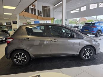 Toyota Yaris 1.5 VVT-h Icon Tech Hatchback 5dr Petrol Hybrid E-CVT Euro 6 (s/