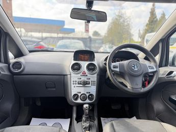 Vauxhall Corsa 1.4 16V Design Hatchback 5dr Petrol Auto Euro 5 (A/C) (100 ps)