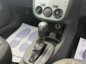 Vauxhall Corsa 1.4 16V Design Hatchback 5dr Petrol Auto Euro 5 (A/C) (100 ps)