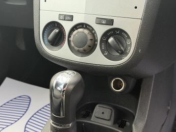 Vauxhall Corsa 1.4 16V Design Hatchback 5dr Petrol Auto Euro 5 (A/C) (100 ps)