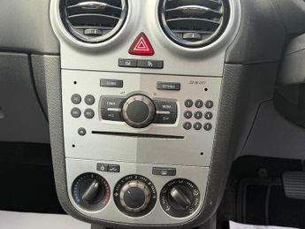 Vauxhall Corsa 1.4 16V Design Hatchback 5dr Petrol Auto Euro 5 (A/C) (100 ps)