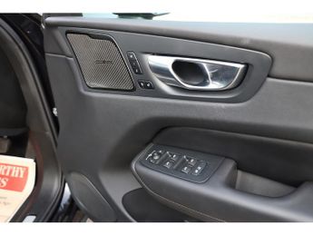 Volvo XC60 B5 MHEV Plus