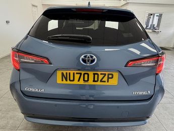 Toyota Corolla VVT-h Design