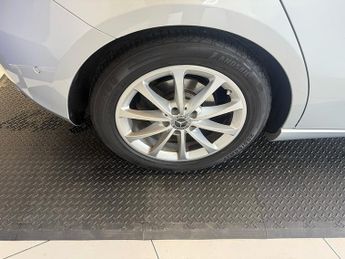 Mercedes-Benz A Class 1.3 A180 Sport (Executive) Hatchback 5dr Petrol 7G-DCT Euro 6 (s