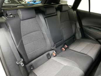 Toyota Corolla VVT-h Design