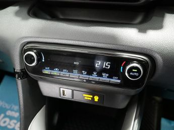 Toyota Yaris VVT-h Design