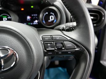 Toyota Yaris VVT-h Design