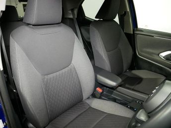 Toyota Yaris VVT-h Design