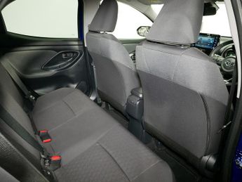 Toyota Yaris VVT-h Design