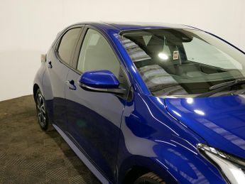 Toyota Yaris VVT-h Design