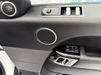 Land Rover Range Rover Sport P400 MHEV HST