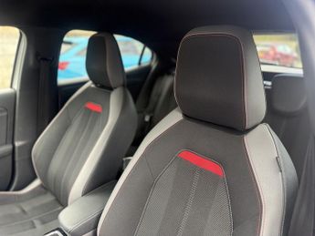 Vauxhall Mokka Electric 50kWh SRi Premium SUV 5dr Electric Auto (136 ps)