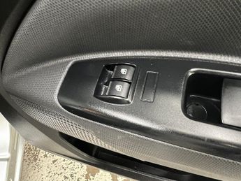 Fiat Doblo 1.6 MultiJetII Maxi Tecnico Combi Van Double Cab 6dr Diesel Manu