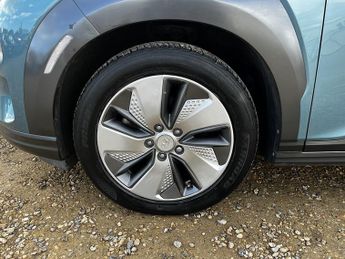 Hyundai KONA Premium SE