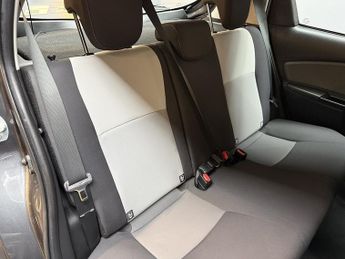 Toyota Yaris 1.5 VVT-i Icon Tech Hatchback 5dr Petrol CVT Euro 6 (111 ps)
