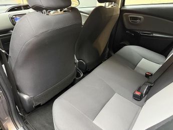 Toyota Yaris 1.5 VVT-i Icon Tech Hatchback 5dr Petrol CVT Euro 6 (111 ps)