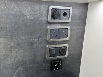 Volkswagen Transporter T6 T30 SWB 102