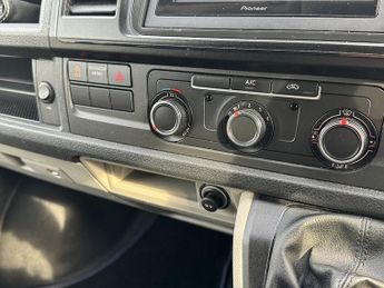 Volkswagen Transporter T6 T30 SWB 102