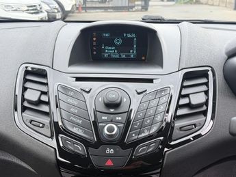 Ford Fiesta 1.0T EcoBoost Zetec Hatchback 3dr Petrol Powershift Euro 5 (100 