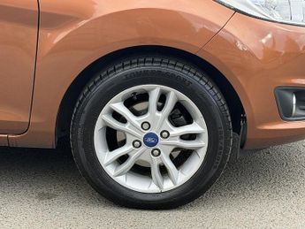 Ford Fiesta 1.0T EcoBoost Zetec Hatchback 3dr Petrol Powershift Euro 5 (100 