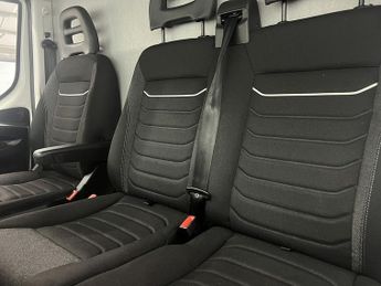 Iveco Daily 2.3D HPI 14V 35S 3520 Panel Van 5dr Diesel HiMatic MWB H2 Euro 6