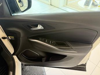 Vauxhall Grandland X 1.2 Turbo Elite Nav SUV 5dr Petrol Auto 8Spd Euro 6 (s/s) (130 p