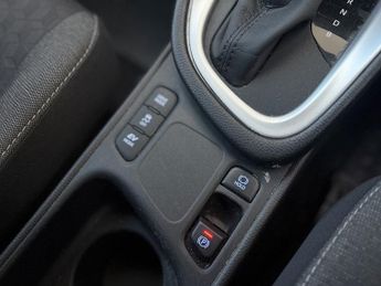 Toyota Yaris 1.5 VVT-h Design Hatchback 5dr Petrol Hybrid E-CVT Euro 6 (s/s) 