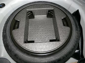 Toyota Yaris VVT-h Excel