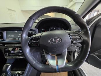 Hyundai IONIQ h-GDi Premium SE