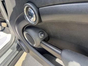 MINI Hatch 1.6 One Hatchback 3dr Petrol Steptronic Euro 5 (98 ps)