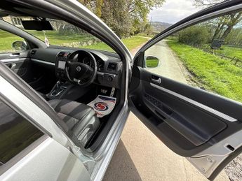 Volkswagen Golf R32