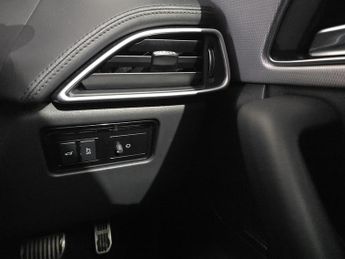 Jaguar F-PACE D240 Portfolio