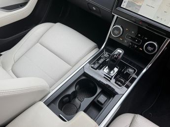 Jaguar XE P300i R-Dynamic HSE