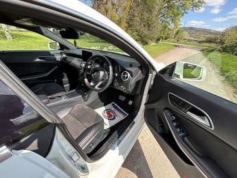 Mercedes-Benz Cla Cla 180 Amg Line