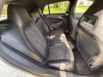 Mercedes-Benz Cla Cla 180 Amg Line