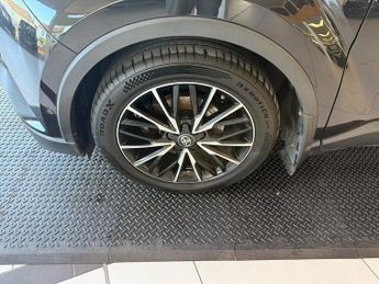 Toyota C-HR 1.8 VVT-h Excel SUV 5dr Petrol Hybrid CVT Euro 6 (s/s) (122 ps)