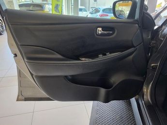 Nissan Leaf 40kWh N-Connecta Hatchback 5dr Electric Auto (150 ps)